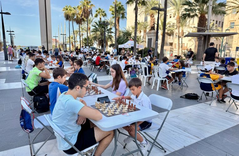 La Plaza de las Velas respira equilibrio ‘cuerpo-mente’ con el festival de ajedrez, dentro de la Semana del Deporte