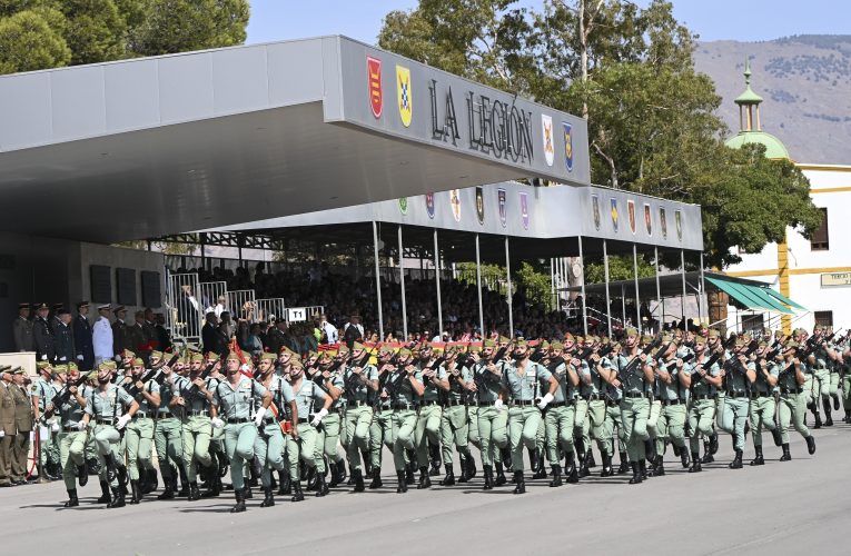 La alcaldesa asiste a los actos del 105 aniversario fundacional de La Legión en Almería