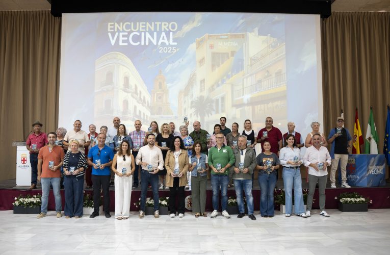 La alcaldesa agradece al movimiento vecinal “su ejemplo de participación real” en la transformación de Almería