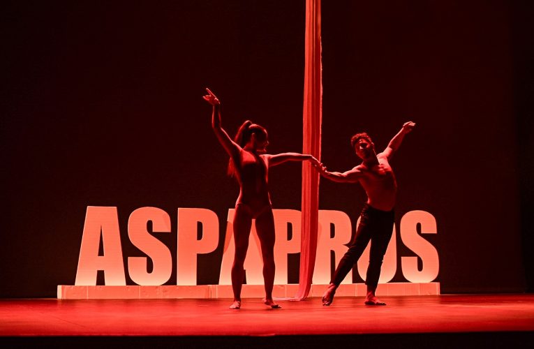Almería arropa a ASPAPROS en su 60º Aniversario con una gala que ha llenado el Auditorio Maestro Padilla