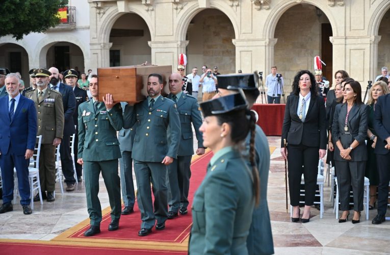 ‘Los Coloraos’ ya reposan bajo el monumento a los Mártires de la Libertad, en la Plaza de la Constitución
