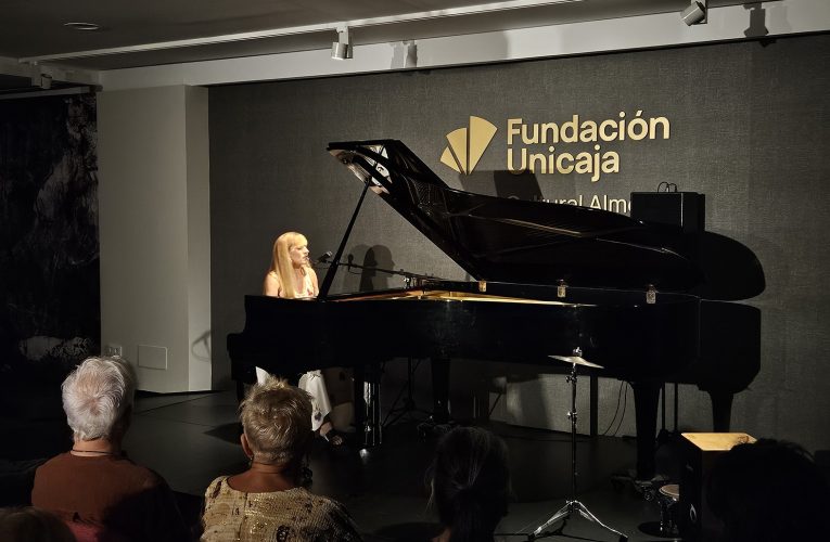 Lucía Rey brinda un emocionante recital de piano en el ecuador del 33º Festival Internacional Almerijazz