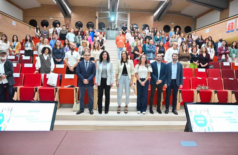 El Foro Almería Social visibiliza el trabajo en red de instituciones, empresas y asociaciones contra la exclusión social