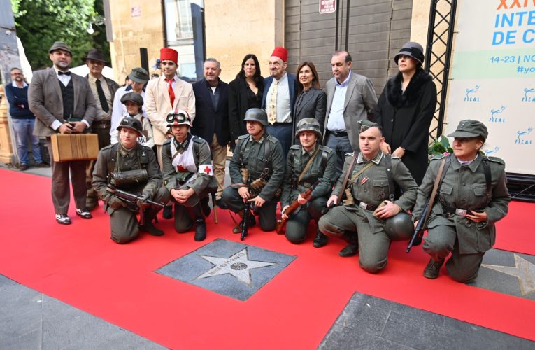 El carismático John Rhys-Davies transmite su pasión por “el cine, los paisajes y la gente de Almería”