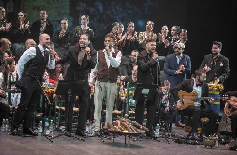 Los Chanqueños ‘arman en el Belén’ en familia con doble fiesta navideña para 2.000 personas en un Auditorio entregado