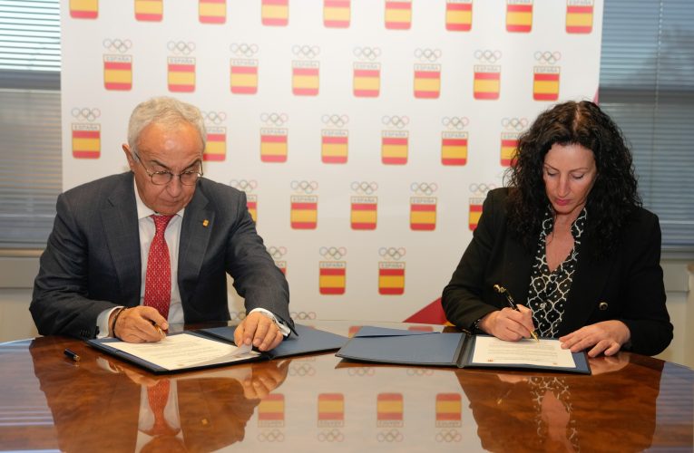 El COE apoya al Ayuntamiento en el objetivo de convertir a Almería en referente nacional de deportes de arena