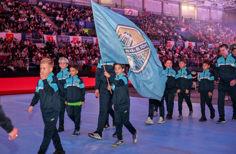 Las mejores canteras del fútbol en España juegan en la II Almería Cup, que anoche celebró la gala de bienvenida con más de 5.000 personas