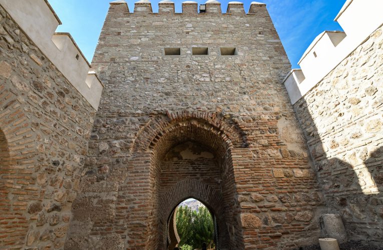 El Ayuntamiento subraya el “firme” respaldo de la Junta, con el anuncio de nuevas inversiones, en la recuperación de La Alcazaba