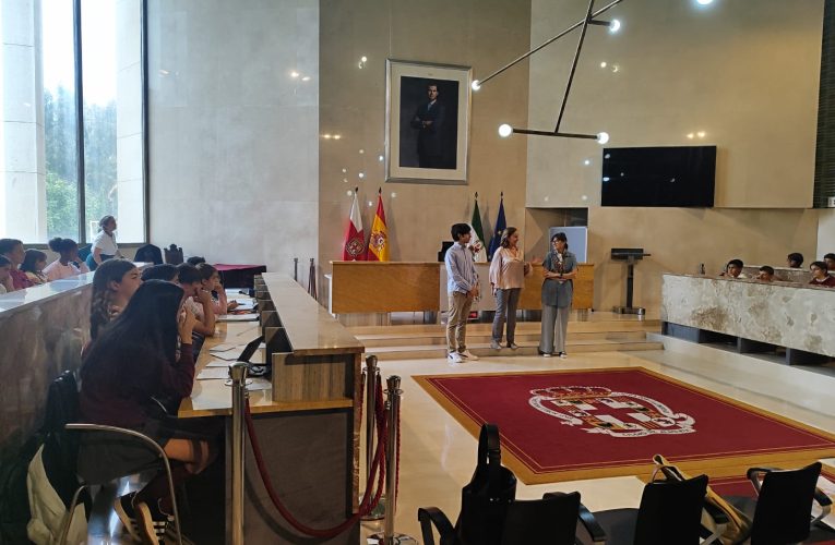 Taller “Diseña tu propio escudo” impulsa la participación infantil y pone en valor el Archivo Municipal