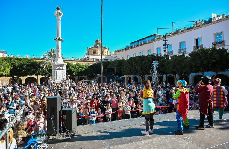 Las Minicampanadas de la Suerte reúnen a un millar de personas en una gran fiesta infantil para dar la bienvenida al Año Nuevo