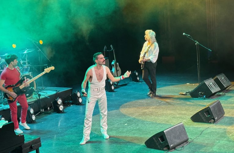 El espíritu de Freddie Mecury conquista un Auditorio a rebosar con el concierto ‘Queen Revolution’