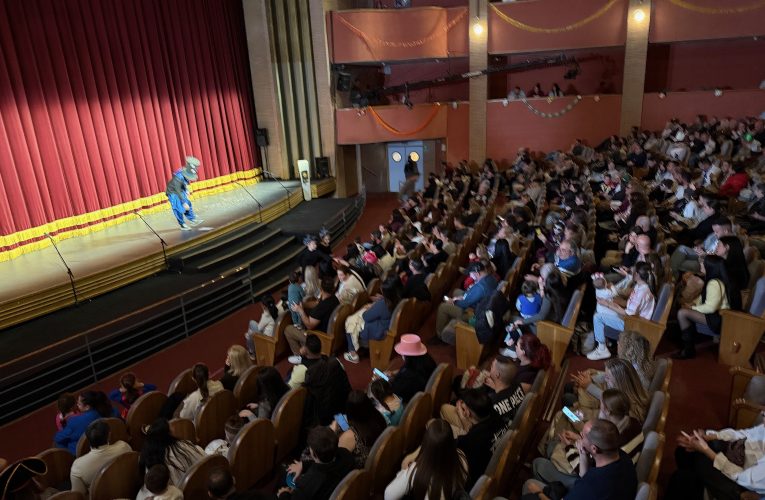 El Certamen Infantil del Carnaval 2026 llenó alegría el Auditorio con una decena de agrupaciones