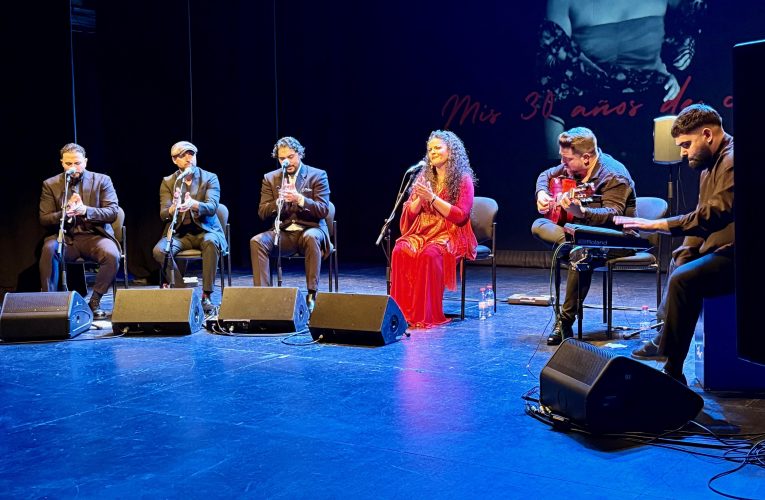 Rocío Segura ofrece un recital cargado de verdad, emoción y flamenco, ante un público entregado en el Teatro Apolo