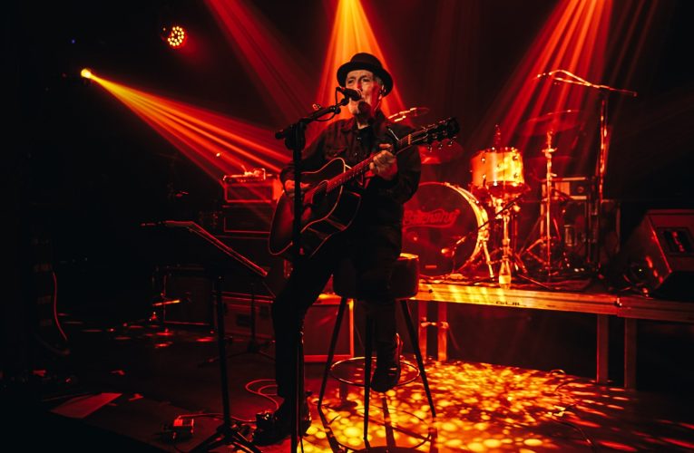 Una abarrotada sala Berlín celebra a lo grande el amor por el rock and roll con Winter Tote Fest y Burning, JJ Fuentes y Varona