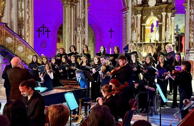 La OCAL une espiritualidad y profundidad en un concierto brillante, donde ha destacado el talento y virtuosismo de Michael Thomas con el violín