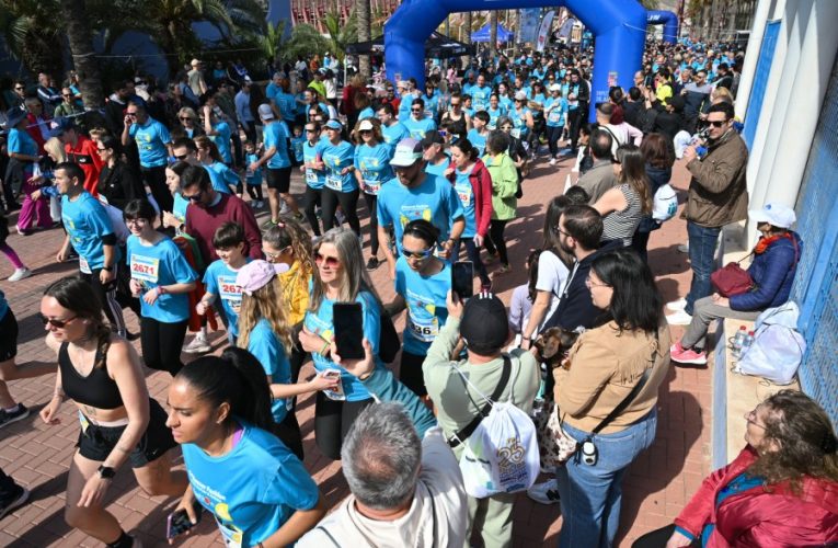 Dos mil almerienses se suman a la carrera azul por el autismo de Altea, uniendo deporte saludable e inclusión