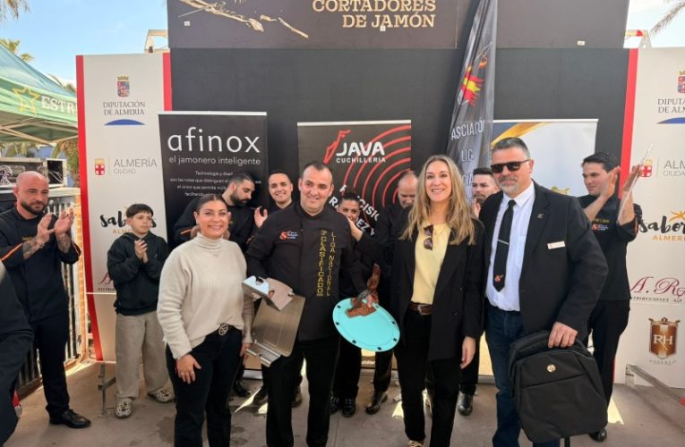 Javier Ropero se proclama campeón nacional en la final de la Liga de Cortadores de Jamón celebrada en Almería