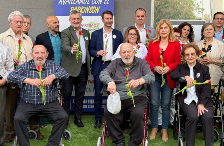Almería apoya a la Asociación de Parkinson en la lectura de su Manifiesto en el Espacio Alma