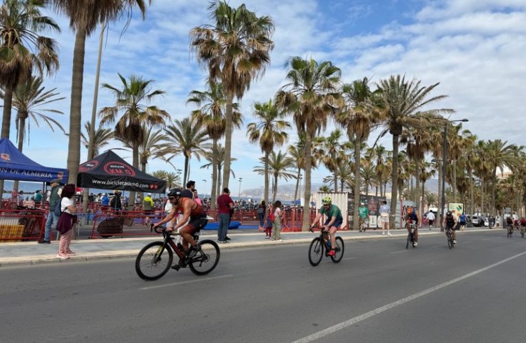 Bartomeu Crespi e Inés Fernández ganan el XIX Triatlón Ciudad de Almería ‘Jairo Ruiz’