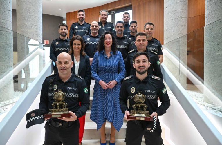 La alcaldesa felicita al equipo de fútbol 7 de la Policía Local, campeón del XXXII Campeonato Nacional Alcazaba