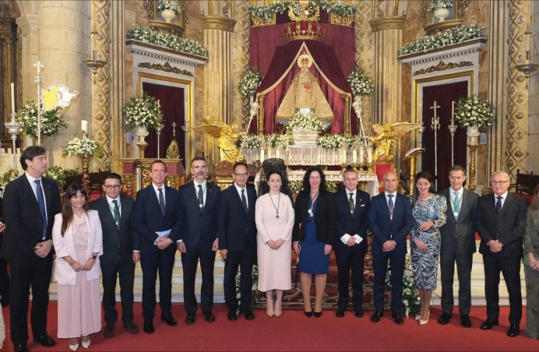 Almería conmemora multitudinariamente el LXXV aniversario de la Coronación Canónica de la Virgen del Mar, patrona de la ciudad