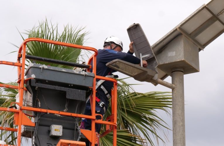 El Ayuntamiento renueva la iluminación solar del Parque del Andarax para mejorar la eficiencia energética y la seguridad
