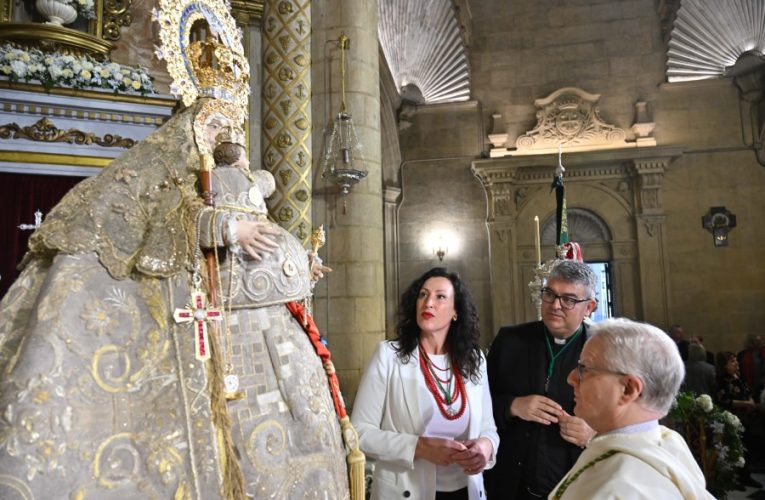 La alcaldesa asiste al Rezo del Ángelus con motivo del LXXV aniversario de la Coronación Canónica de la Virgen del Mar