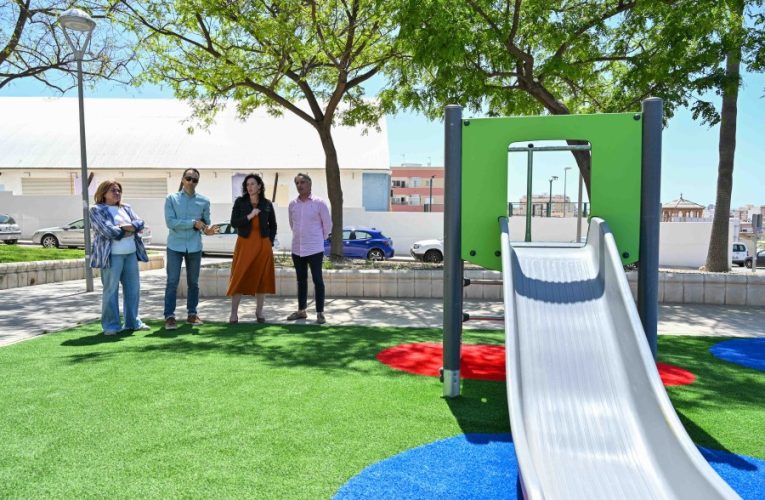 Concluyen los trabajos en el parque infantil de la calle Bédar, en Los Ángeles, y encaran su recta final en la calle Felipe II, en Villablanca
