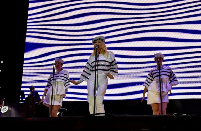Solazo +Music hace bailar a los almerienses con Marta Sánchez, Soraya y Nancys Rubias, en un ambiente de alegría y diversión