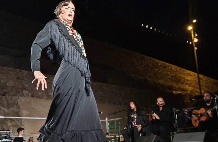 Cante, baile, toque y palabra se dan la mano en el flamante estreno de los Atardeceres Flamencos de mayo en el Mesón Gitano