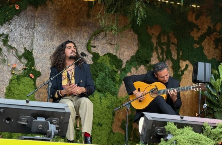 Israel Fernández y la almeriense Mar Tiago convierten Nomadart en una gran fiesta del flamenco en la Puerta de Purchena