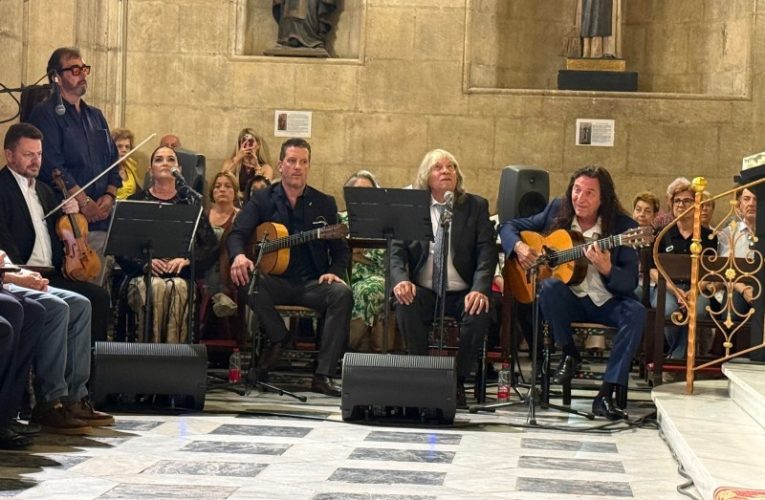 La Misa Flamenca a la Virgen del Mar emociona a un Santuario a rebosar, en el 75º aniversario de la coronación de la Patrona