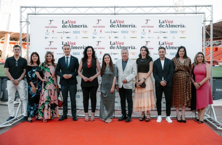 La alcaldesa destaca “el dinamismo económico y cultural” que aportan los jóvenes a Almería