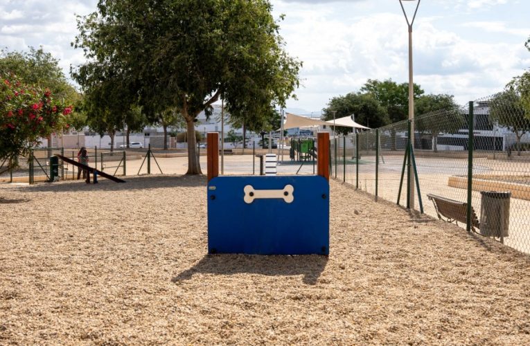Almería amplía a 17 los parques caninos de la capital tras la apertura de un nuevo espacio en el barrio de Los Molinos-La Pipa