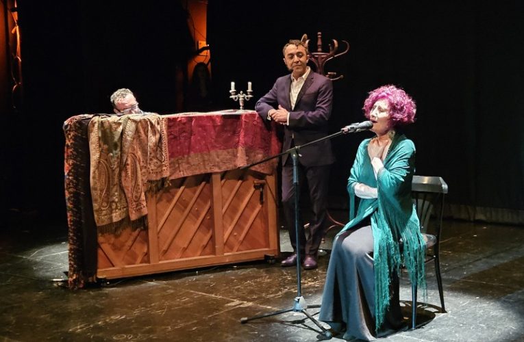 La sensibilidad de Lorca guía la gala musical y teatral que se estrenó anoche en el Apolo con numerosos artistas almerienses