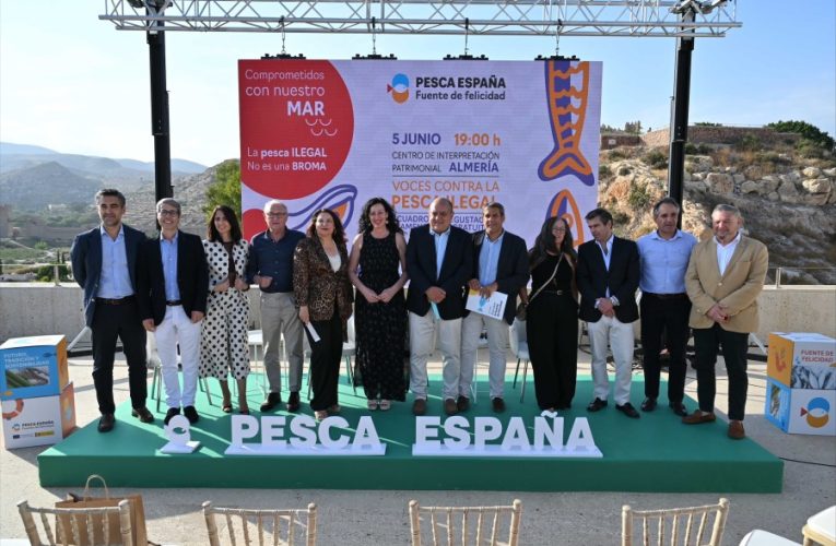 La alcaldesa defiende el sector pesquero, “que es tan vital para Almería”, frente a la pesca ilegal