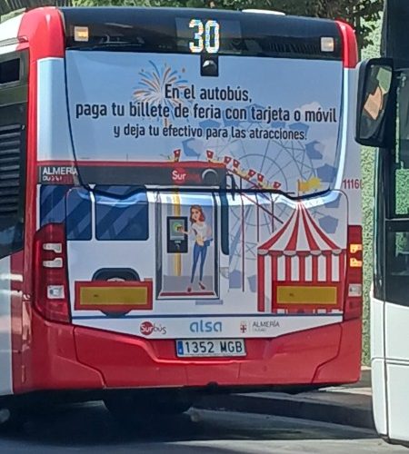 El Ayuntamiento refuerza el servicio de autobús durante la Feria con ocho líneas especiales que conectarán la ciudad con el Recinto Ferial