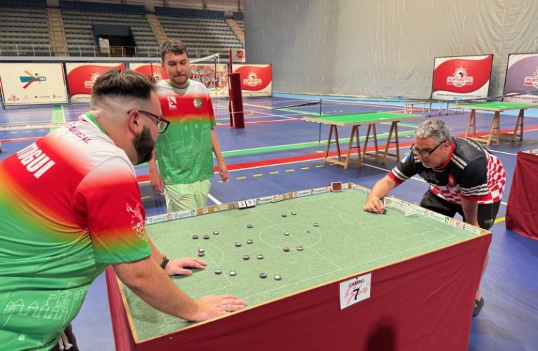 Jugadores de toda España participan en el XVII Open Ciudad de Almería de Fútbol Chapas