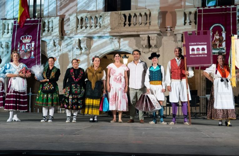 La tradición almeriense brilla en la Feria con el X Encuentro de Indumentaria y Folclore Tradicional