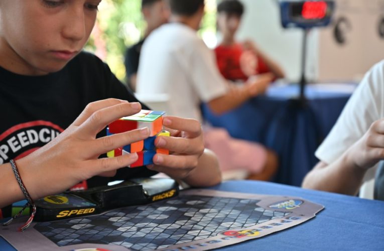 La Feria de Almería desafía al cronómetro con el IV Torneo de Speedcubing