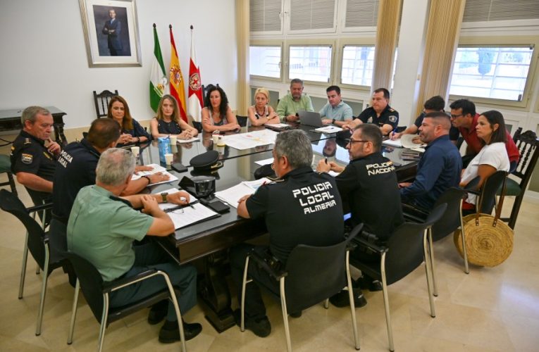 Más de 300 efectivos diarios velarán por la seguridad de una Feria de Almería que estará videovigilada