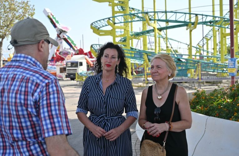 La alcaldesa supervisa el Recinto Ferial y comprueba los últimos montajes a las puertas de la Feria en Honor de la Virgen del Mar