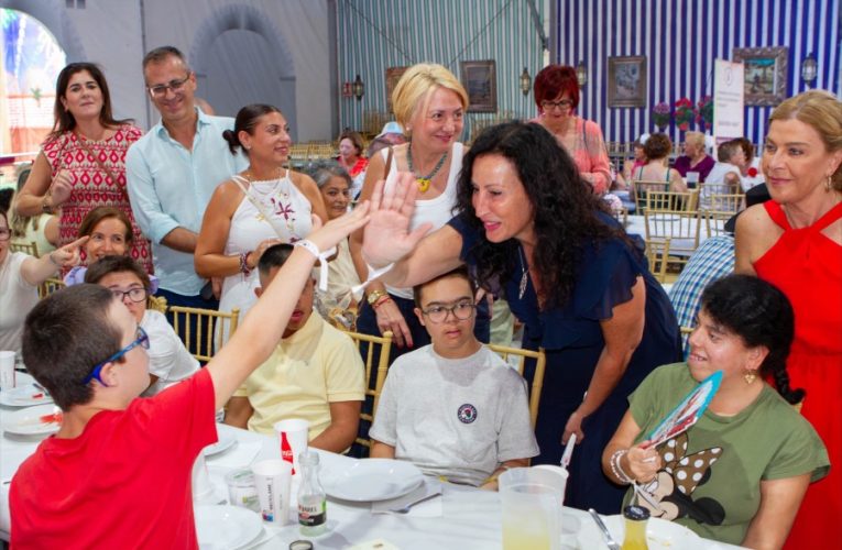 ‘La Feria a tu ritmo’ reúne a 500 personas de 28 asociaciones para disfrutar de una Feria sin barreras