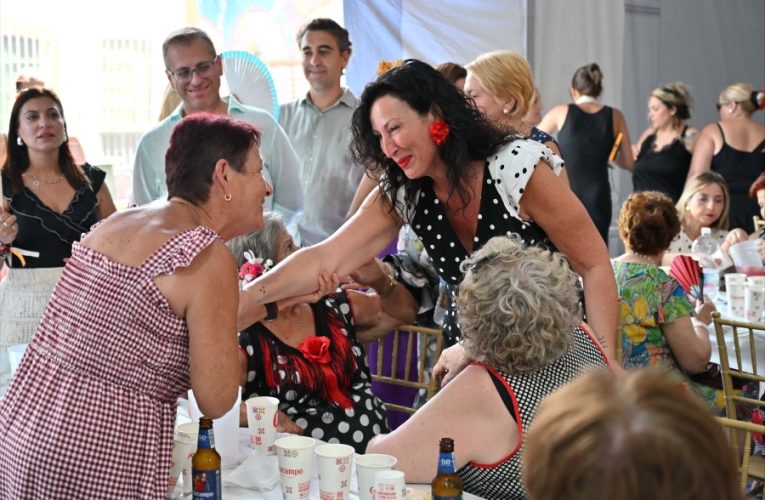 Almería homenajea a la mujer en la Feria con una jornada de convivencia y reconocimiento y un millar de participantes en el Recinto Ferial