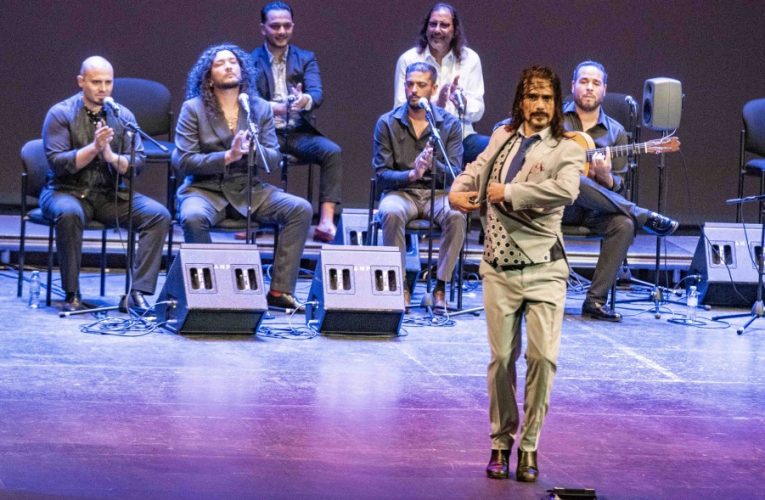 El flamenco almeriense llena de arte, emoción y solidaridad el Auditorio Maestro Padilla