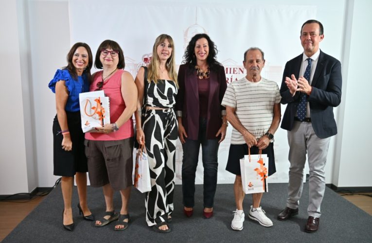 Almería suma 36 nuevas viviendas protegidas en alquiler con la entrega de llaves de dos promociones impulsadas por el Ayuntamiento