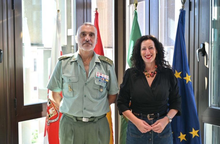 La alcaldesa recibe al nuevo general de la brigada ‘Rey Alfonso XIII’ II de La Legión, Juan Carlos Moreno Arenas