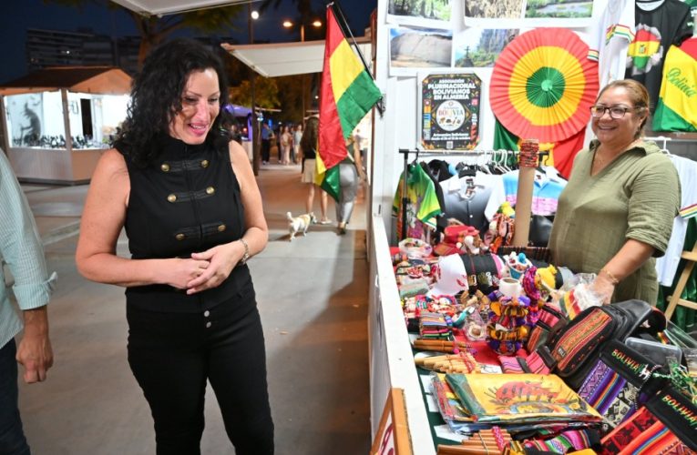 Almería abre las puertas al mundo con un multitudinario estreno del Festival de las Naciones en el Parque de las Almadrabillas