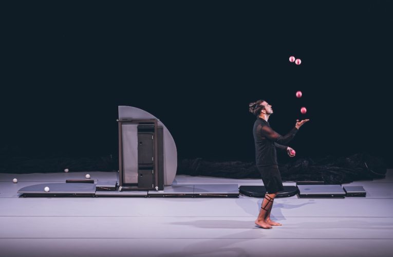 La mezcla de circo, flamenco y poesía de ‘Empaque’ abre el telón del otoño para el Programa Delicatessen