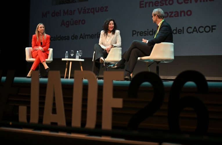 La alcaldesa destaca “la importancia de la prevención sobre el cuidado de la piel” en las Jornadas Andaluzas de Dermofarmacia